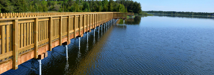 west-link-bridge-of-the-Vicki-Barron-Trail-at-Island-Lake-848x300